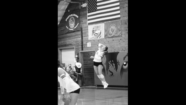 Aubrey Tucker serves. Photo by Mishayla Buchannan
