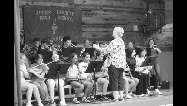 Rose Comp directs the band between JV and varsity games. Photo by Mishayla Buchannan